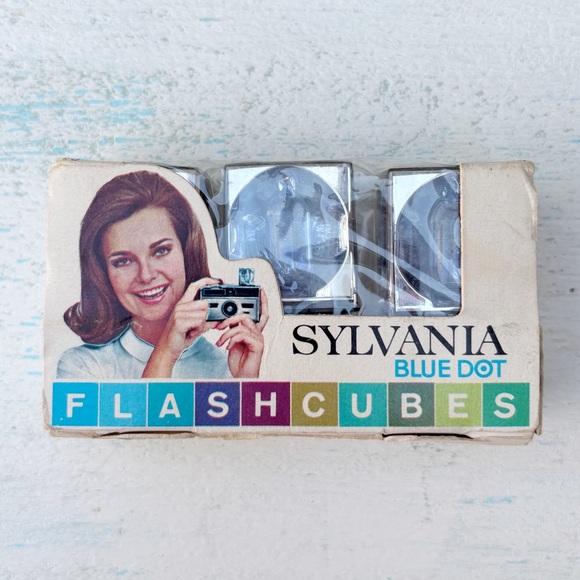 Vintage Sylvania Blue Dot Flashcubes 3 Cubes 12 Flashes for Camera New in Box - Picture 1 of 3